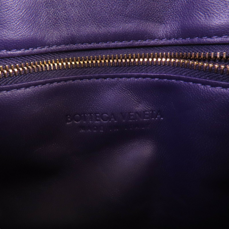 BOTTEGA VENETA 漆皮皮革Panted Cassette金扣肩背袋-5