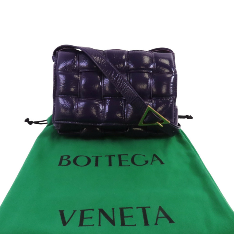 BOTTEGA VENETA 漆皮皮革Panted Cassette金扣肩背袋-9