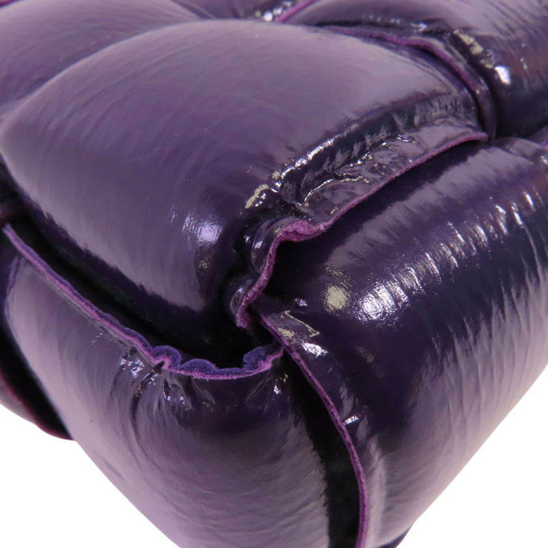 BOTTEGA VENETA 漆皮皮革Panted Cassette金扣肩背袋-13