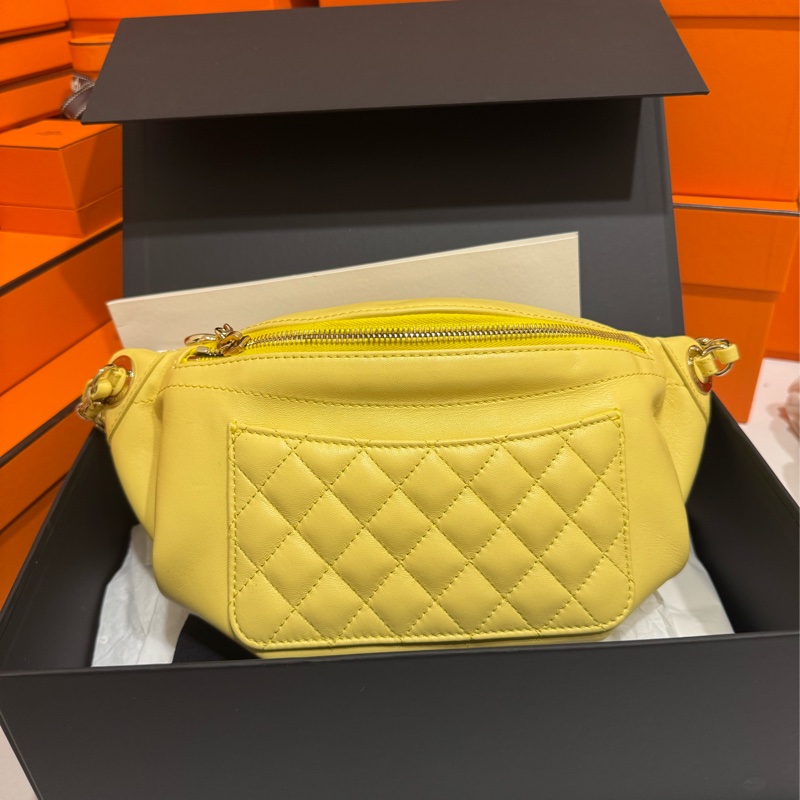 Chanel 小雞黃俏皮胸口包 超可愛唷 🍋 附：盒 塵袋-1