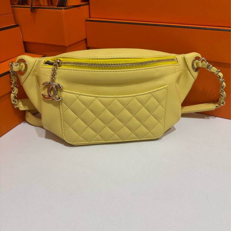Chanel 小雞黃俏皮胸口包 超可愛唷 🍋 附：盒 塵袋-2