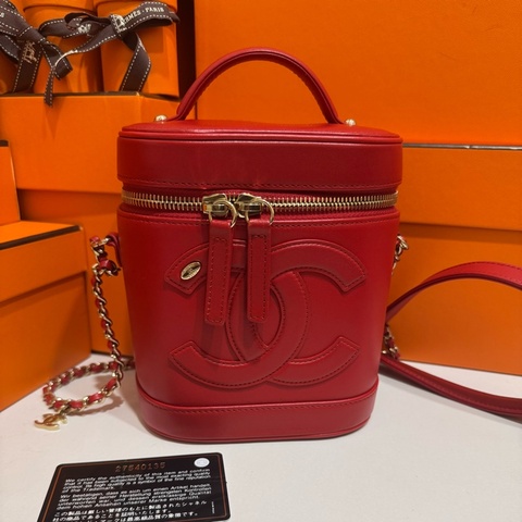 Chanel 心紅色雙C發財桶 過年出去收紅包唷 🧨🧧 可當化妝包
