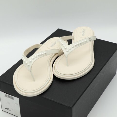 Chanel 香奈兒 夾腳涼鞋 白色 皮革 珍珠裝飾