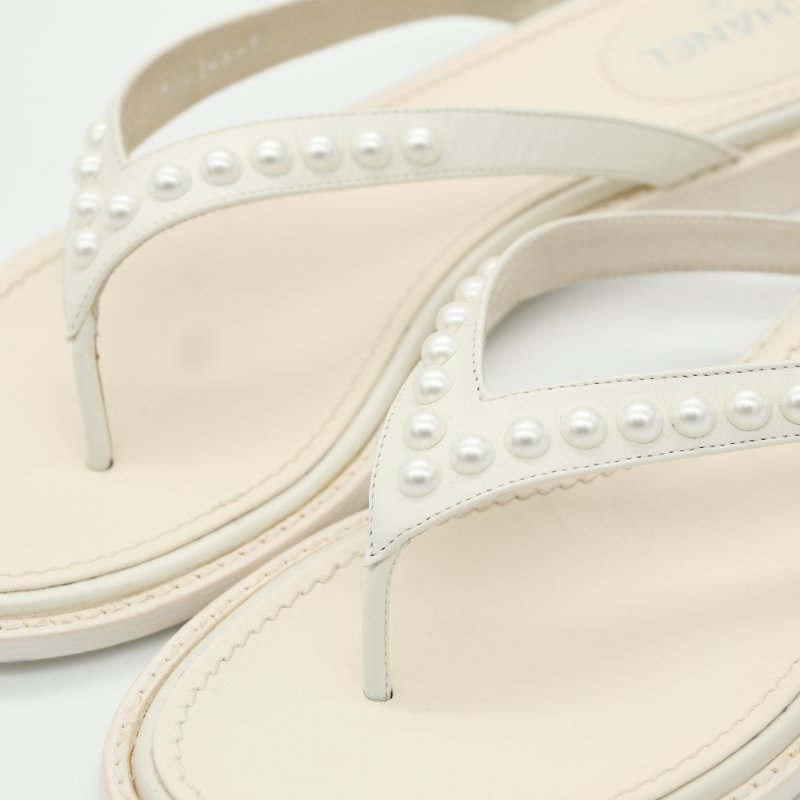 Chanel 香奈兒 夾腳涼鞋 白色 皮革 珍珠裝飾-4