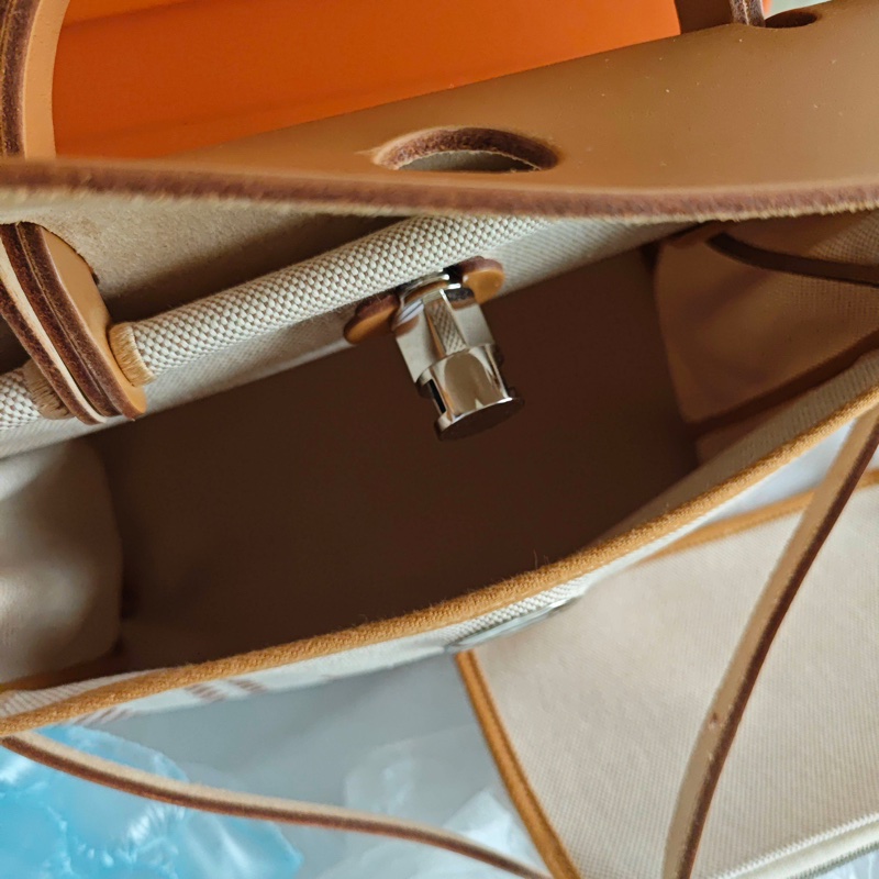 99新愛馬仕/Hermes herbag zip 31限量款“狂躁新娘”金棕配帆布手提斜挎包。Z刻 無鎖鑰匙。-2