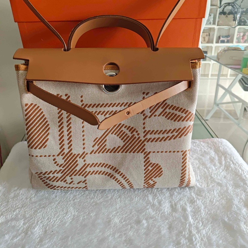 99新愛馬仕/Hermes herbag zip 31限量款“狂躁新娘”金棕配帆布手提斜挎包。Z刻 無鎖鑰匙。-4