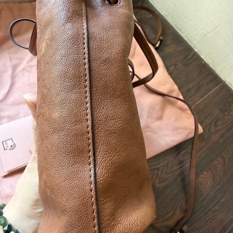 MIU MIU  nappa 水洗皮革迷你抽繩水桶包-3