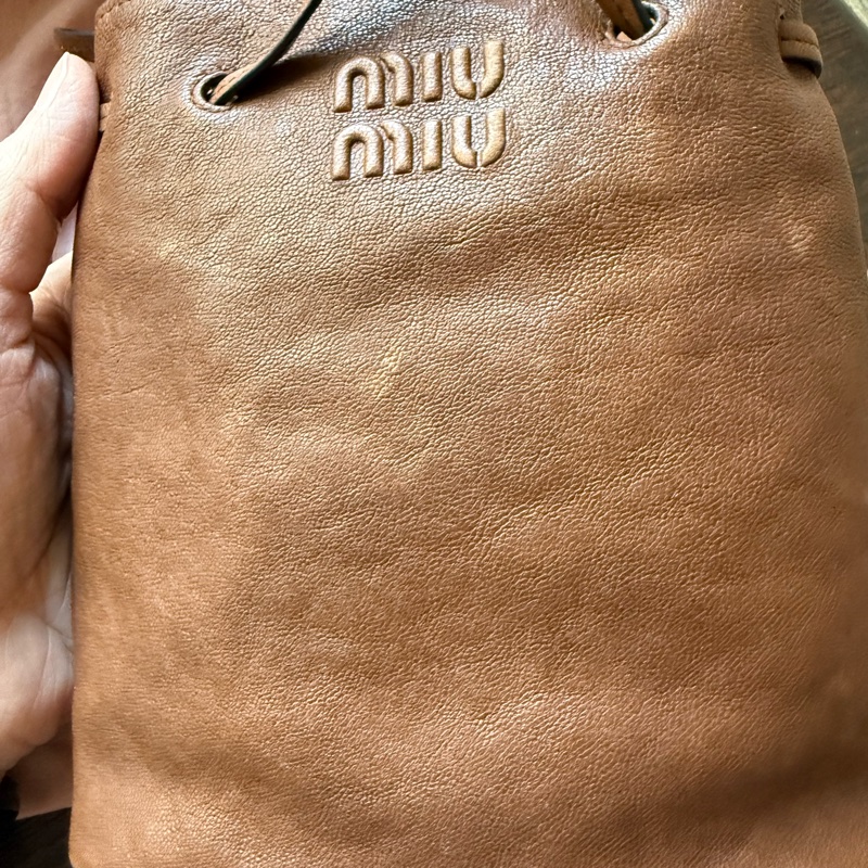 MIU MIU  nappa 水洗皮革迷你抽繩水桶包-5