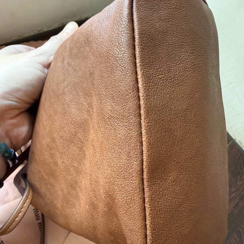 MIU MIU  nappa 水洗皮革迷你抽繩水桶包-12