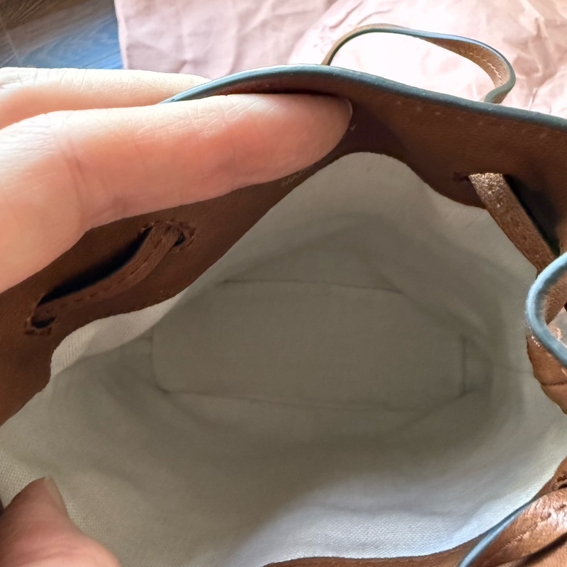 MIU MIU  nappa 水洗皮革迷你抽繩水桶包-16