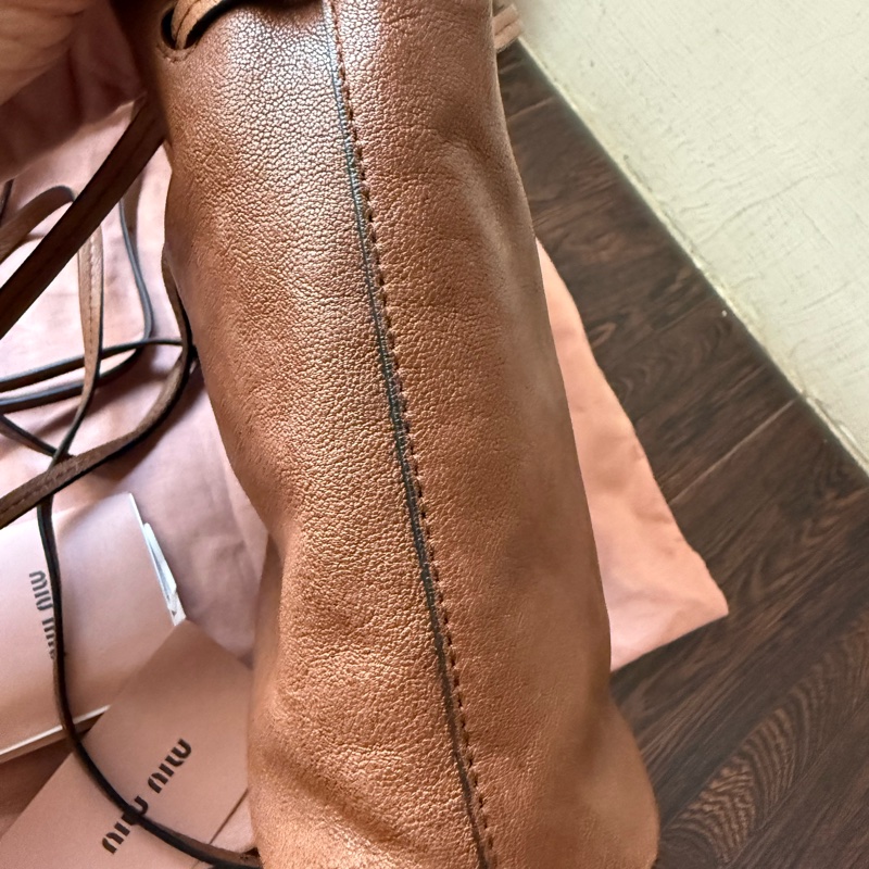 MIU MIU  nappa 水洗皮革迷你抽繩水桶包-20