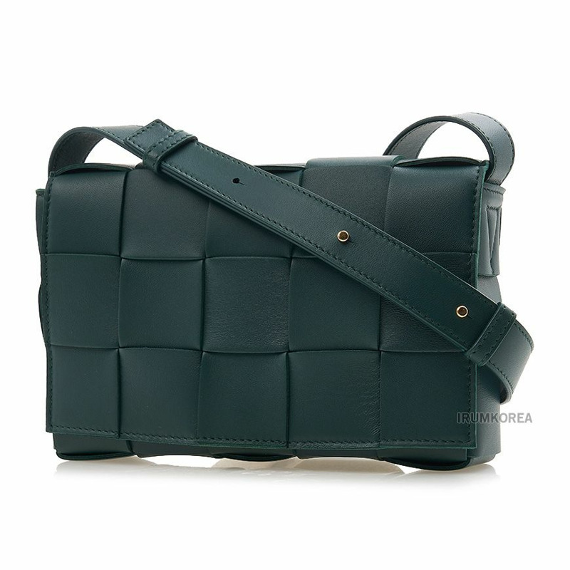BOTTEGA VENETA 女士經典卡帶斜背包-1