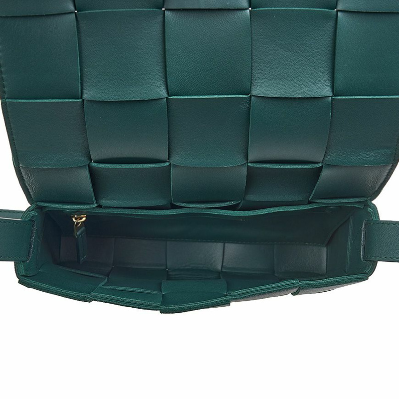 BOTTEGA VENETA 女士經典卡帶斜背包-8