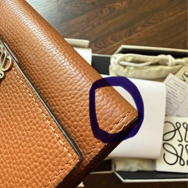 Loewe 經典雕花 三摺短夾 (棕褐色）Anagram Small Vertical Wallet-20
