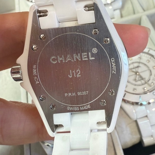 CHANEL 時尚名媛必備 J12  8鑽珍珠母貝款-8