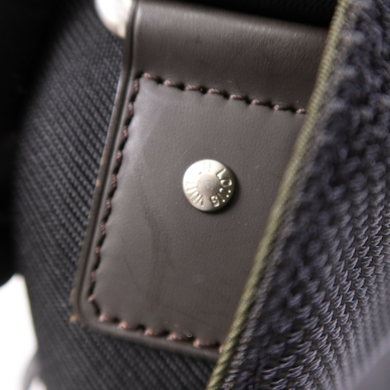 LOUIS VUITTON Damier Geant Petit Messager銀扣肩背袋-13