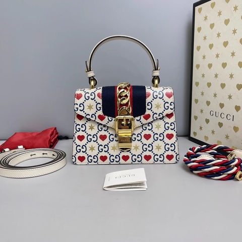 Gucci古馳Sylvie白色牛皮愛心限量款塞爾維亞