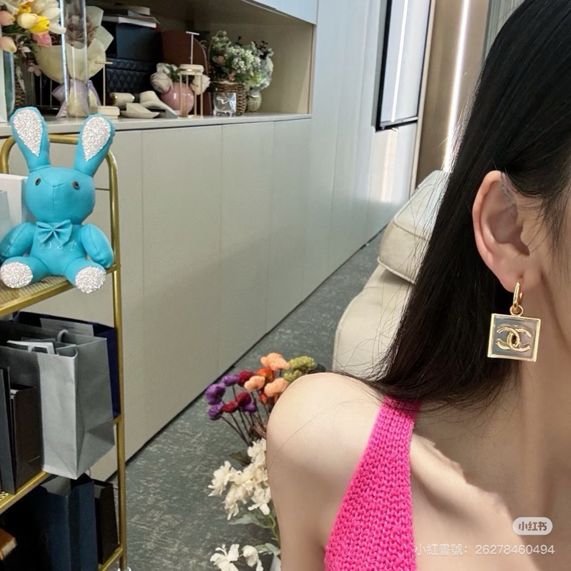 ෆ Chanel 23S透明方塊壓克力耳環-6