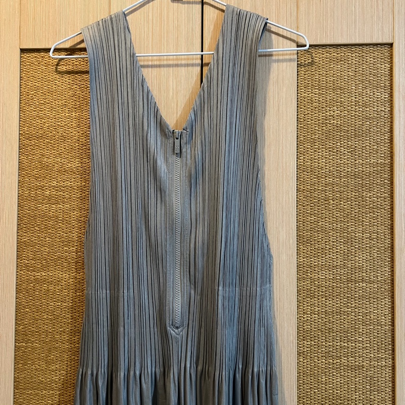 三宅pp泡芙灰色連身褲-1