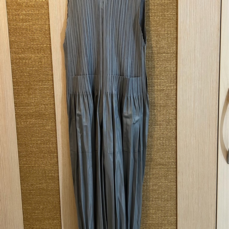 三宅pp泡芙灰色連身褲-2