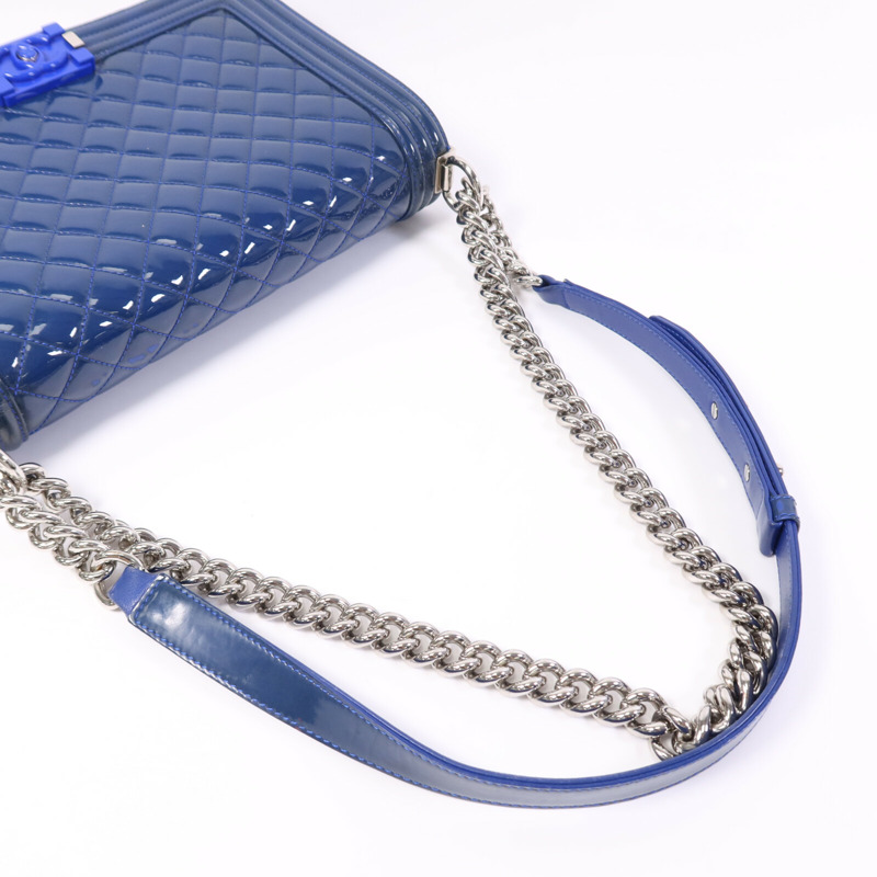 CHANEL 漆皮皮革Boy 28銀扣鏈帶肩背袋-9