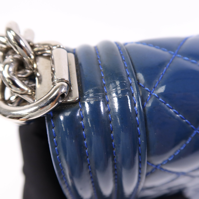 CHANEL 漆皮皮革Boy 28銀扣鏈帶肩背袋-11