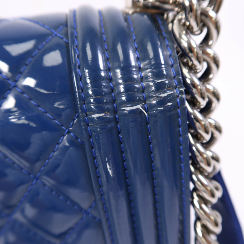 CHANEL 漆皮皮革Boy 28銀扣鏈帶肩背袋-12