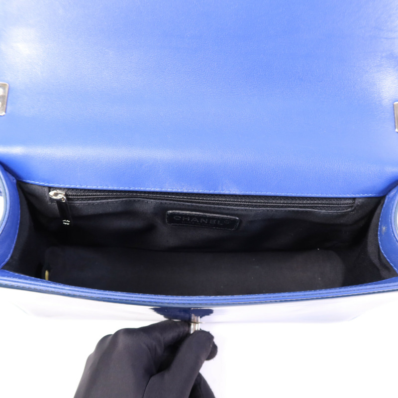 CHANEL 漆皮皮革Boy 28銀扣鏈帶肩背袋-16