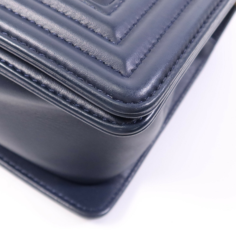 CHANEL 羊皮皮革Boy 25金扣鏈帶肩背袋-4