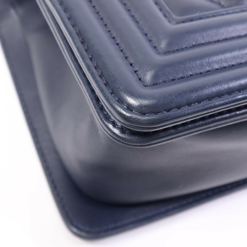 CHANEL 羊皮皮革Boy 25金扣鏈帶肩背袋-5