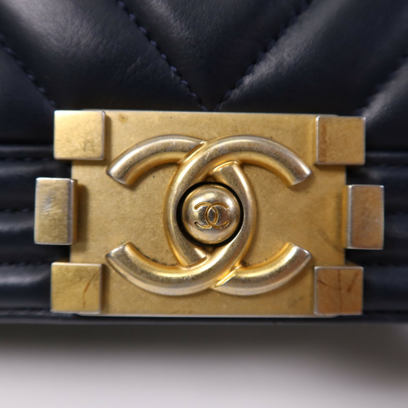 CHANEL 羊皮皮革Boy 25金扣鏈帶肩背袋-9