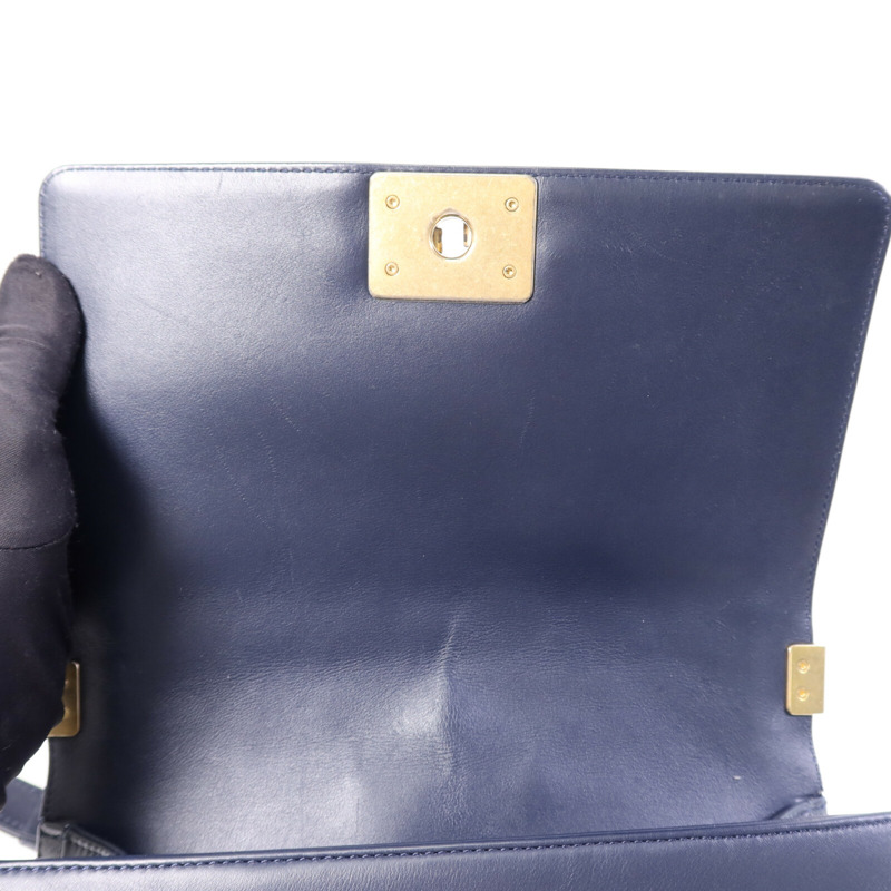 CHANEL 羊皮皮革Boy 25金扣鏈帶肩背袋-10