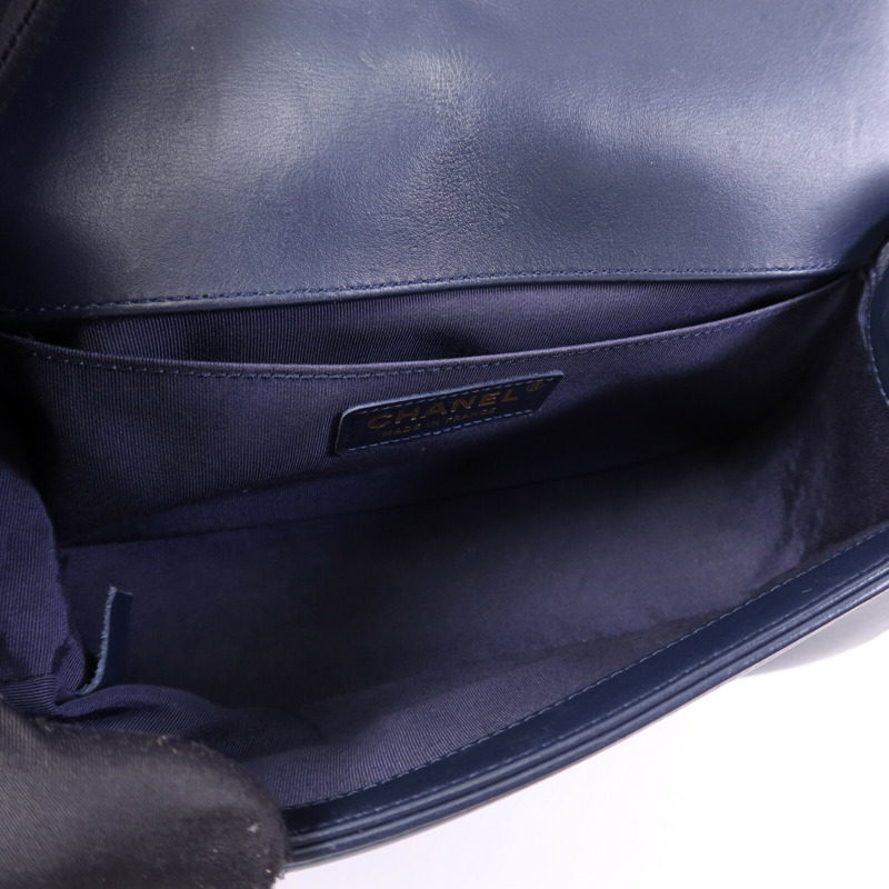 CHANEL 羊皮皮革Boy 25金扣鏈帶肩背袋-11