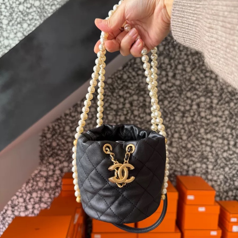 Chanel 黑金水桶 珍珠鏈條 31開-0