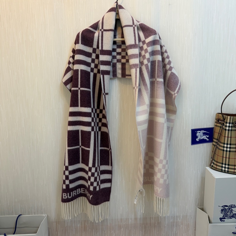 BURBERRY英國格紋漸層羊絨圍巾-1