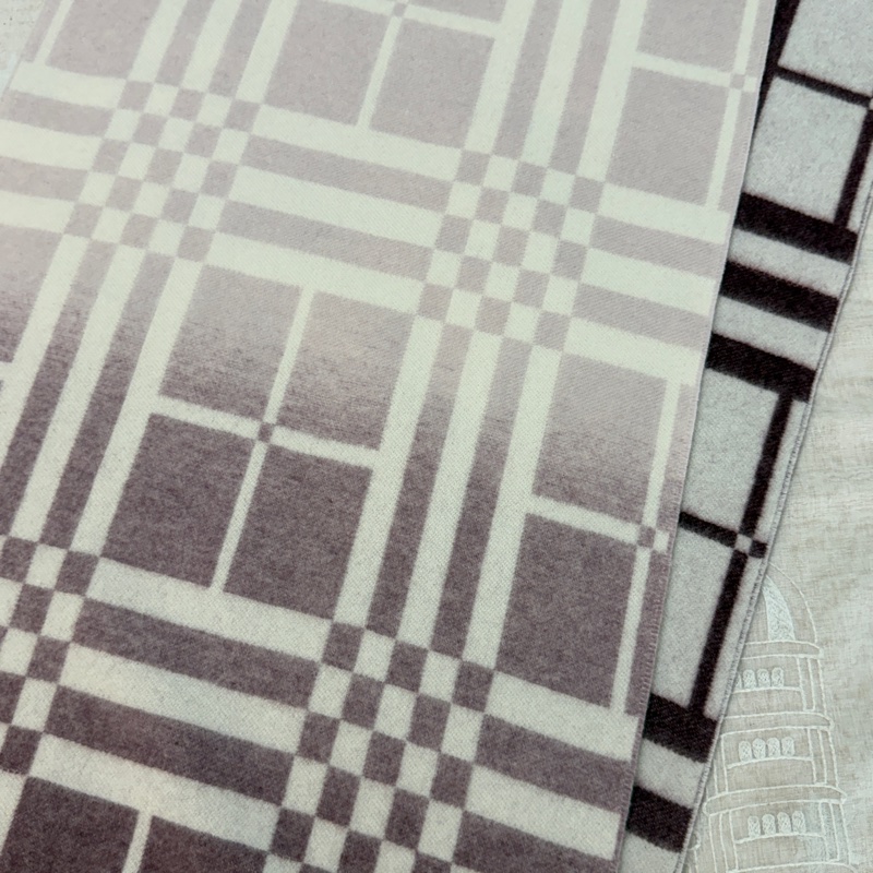 BURBERRY英國格紋漸層羊絨圍巾-9