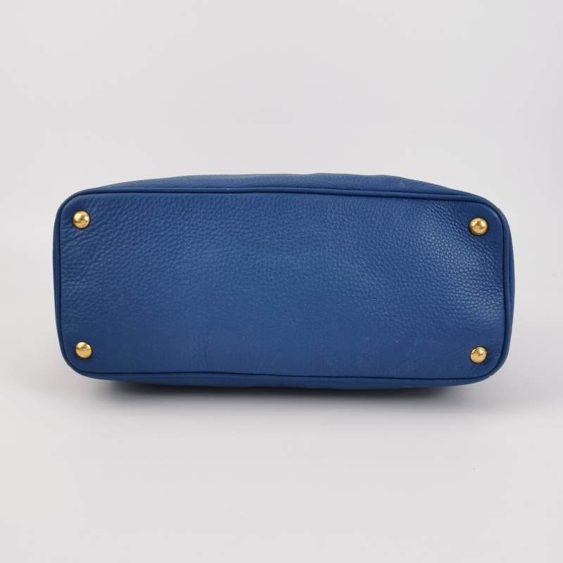 Prada牛皮純色字母logo手提包-5