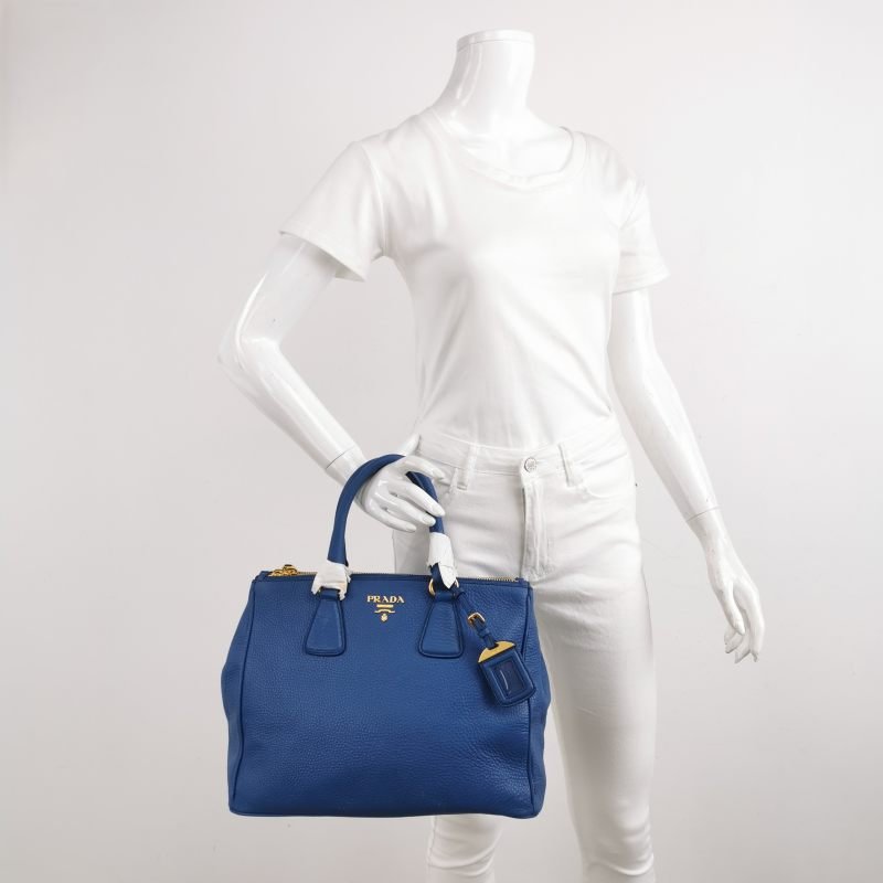 Prada牛皮純色字母logo手提包-1