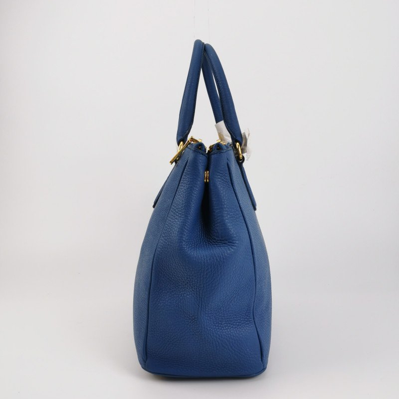 Prada牛皮純色字母logo手提包-3