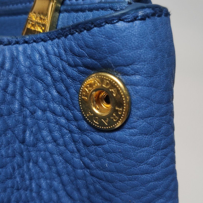 Prada牛皮純色字母logo手提包-12