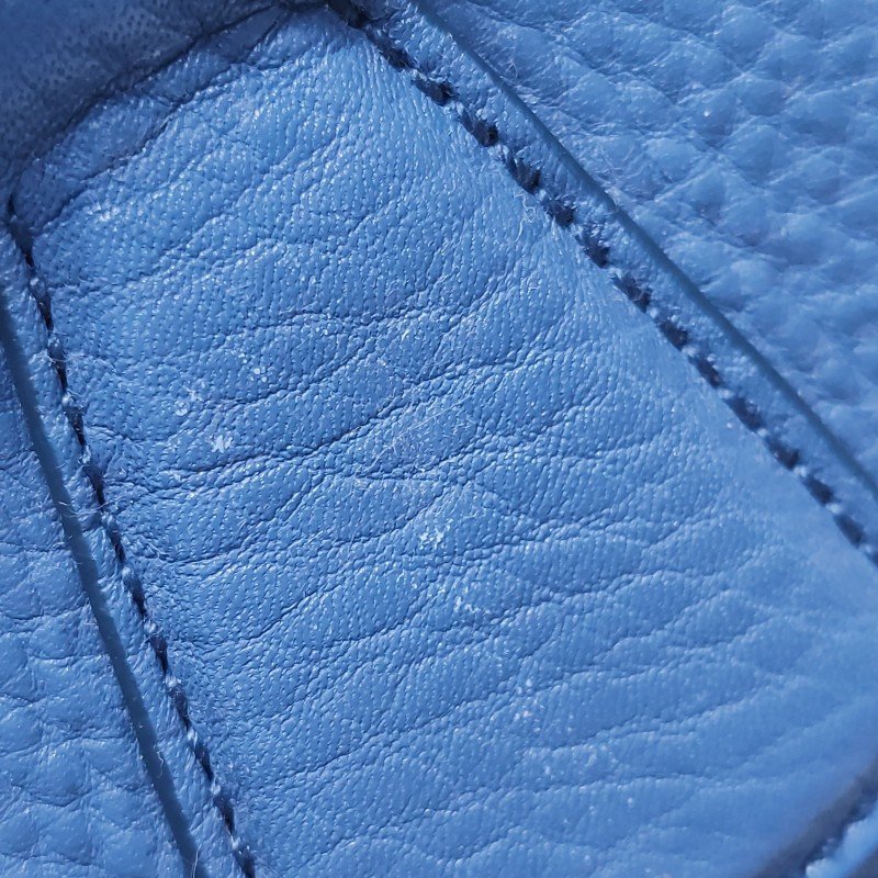 Prada牛皮純色字母logo手提包-21