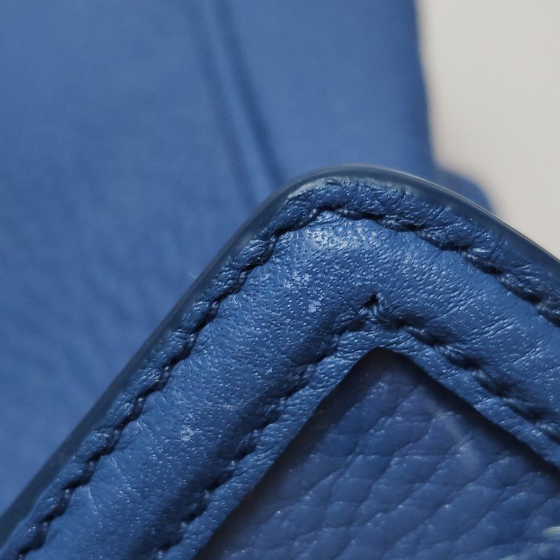 Prada牛皮純色字母logo手提包-23