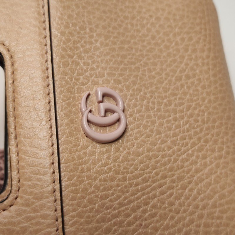 Gucci GG Marmont牛皮純色雙G標誌斜挎包單肩包-11