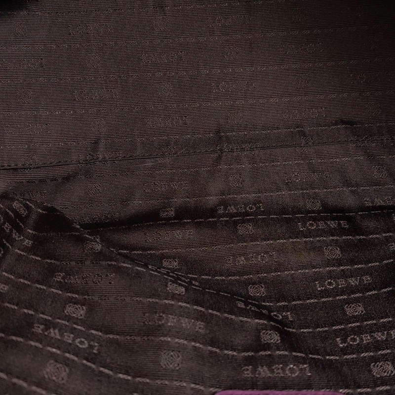 Loewe Heritage磨砂皮純色字母Logo壓紋單肩包-8