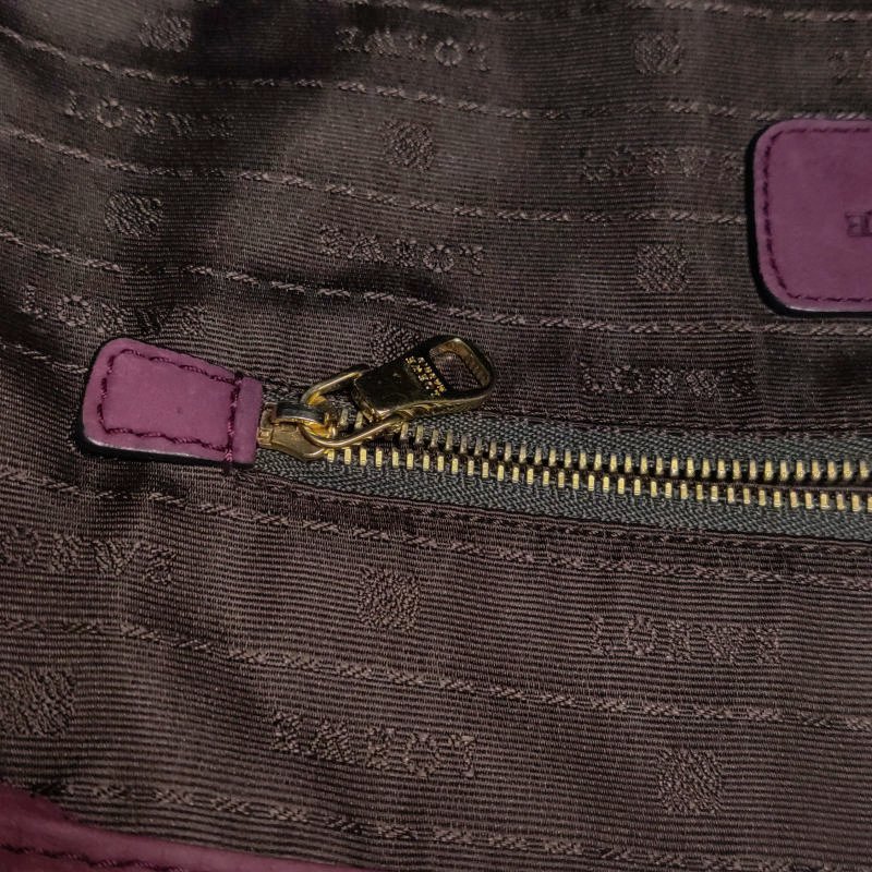 Loewe Heritage磨砂皮純色字母Logo壓紋單肩包-11
