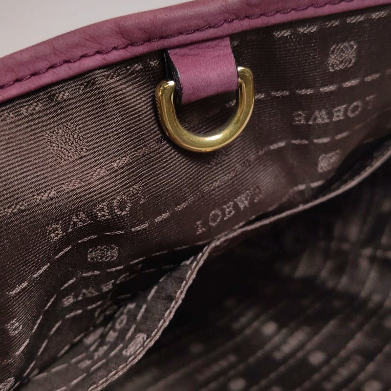 Loewe Heritage磨砂皮純色字母Logo壓紋單肩包-13