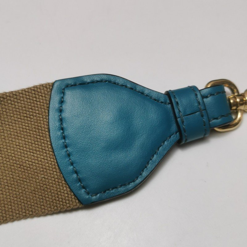 Miu Miu牛皮純色金屬鎖扣翻蓋斜挎包單肩包-19