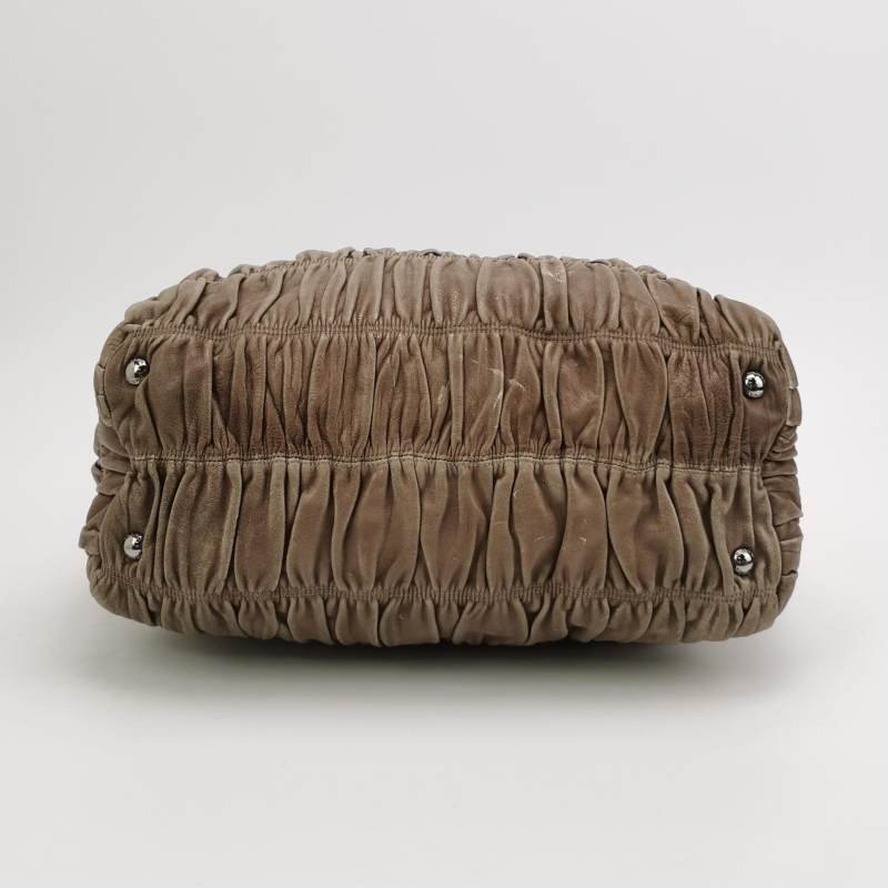 Prada Gaufre羊皮拼色漸變字母logo褶皺手提包-5