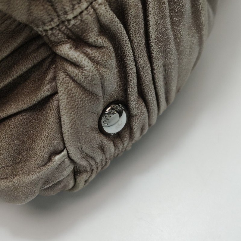 Prada Gaufre羊皮拼色漸變字母logo褶皺手提包-11