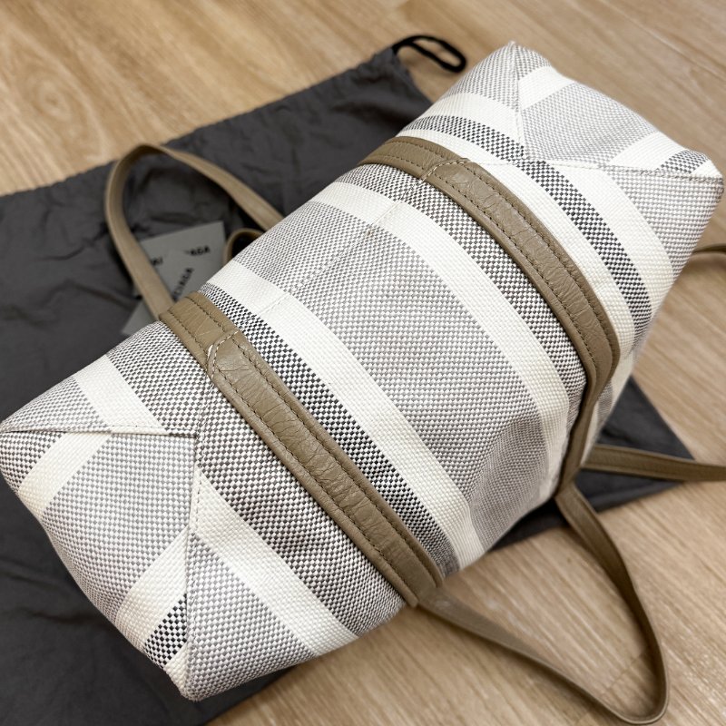 巴黎世家經典米白灰牛皮條紋托特包 兩用背袋 BALENCIAGA Barbes Medium East-West-11